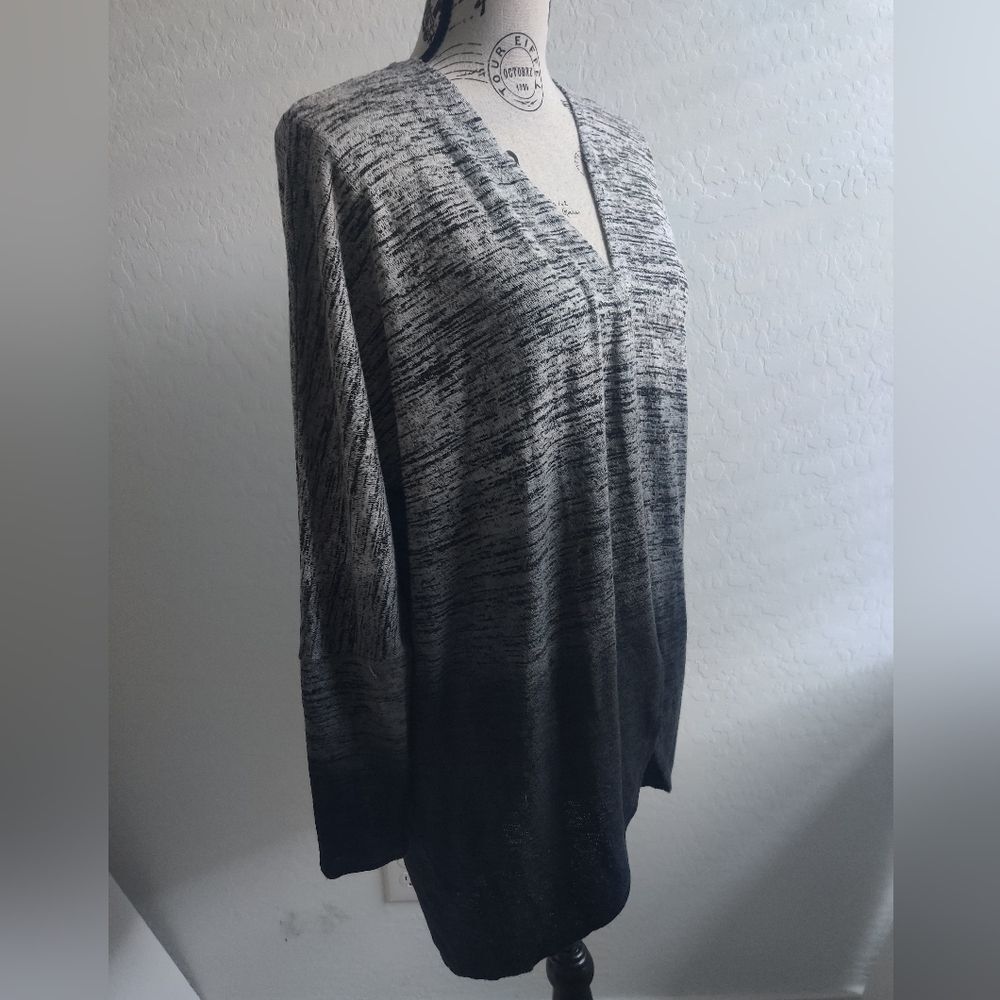 Black & gray Grayscale ombre casual v-neck pullover sweater_Medium (Estimate)
